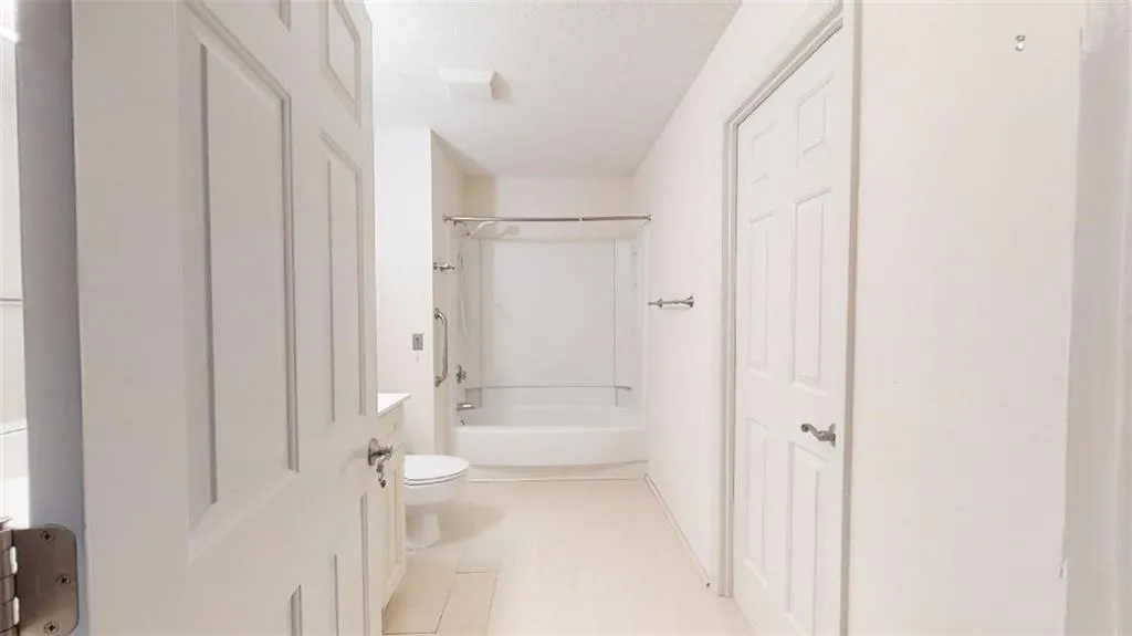 300 Johnson Ferry Road Ne Unit B501, Sandy Springs, Georgia 30328, 1 Bedroom Bedrooms, ,1 BathroomBathrooms,Residential,Sold,300 Johnson Ferry Road Ne Unit B501,7163862