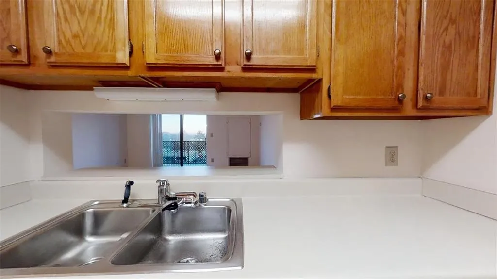 300 Johnson Ferry Road Ne Unit B501, Sandy Springs, Georgia 30328, 1 Bedroom Bedrooms, ,1 BathroomBathrooms,Residential,Sold,300 Johnson Ferry Road Ne Unit B501,7163862