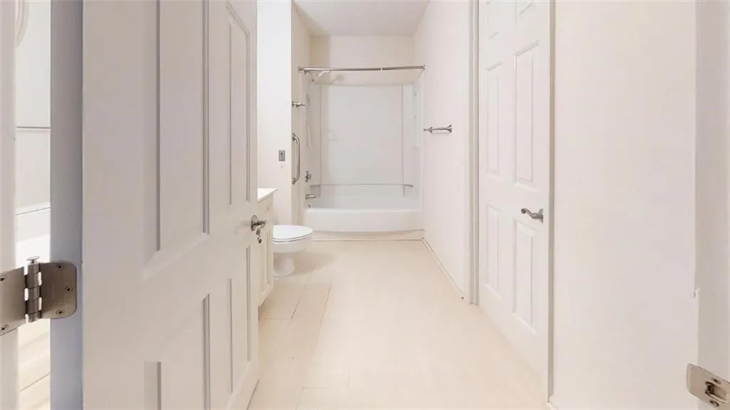 300 Johnson Ferry Road Ne Unit B501, Sandy Springs, Georgia 30328, 1 Bedroom Bedrooms, ,1 BathroomBathrooms,Residential,Sold,300 Johnson Ferry Road Ne Unit B501,7163862
