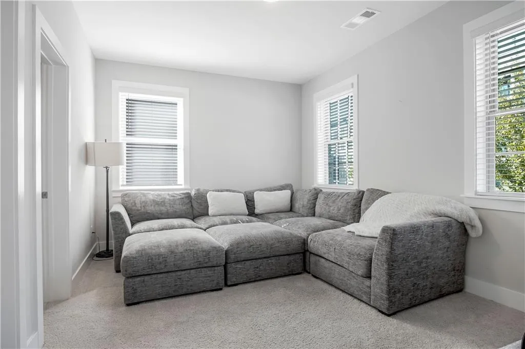 6095 Boylston Drive, Sandy Springs, Georgia 30328, 2 Bedrooms Bedrooms, ,2 BathroomsBathrooms,Residential,Sold,6095 Boylston Drive,6790041