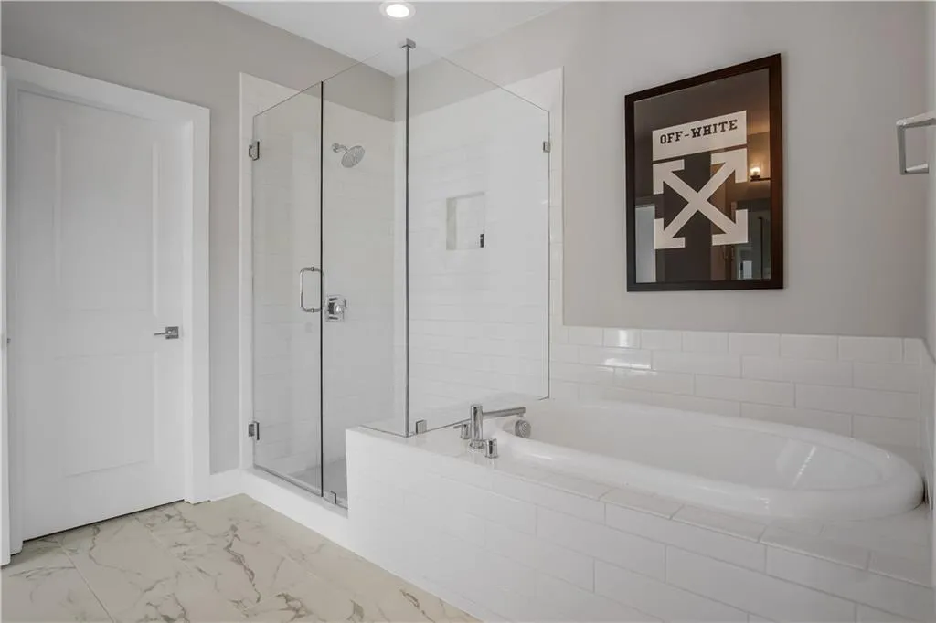 6095 Boylston Drive, Sandy Springs, Georgia 30328, 2 Bedrooms Bedrooms, ,2 BathroomsBathrooms,Residential,Sold,6095 Boylston Drive,6790041