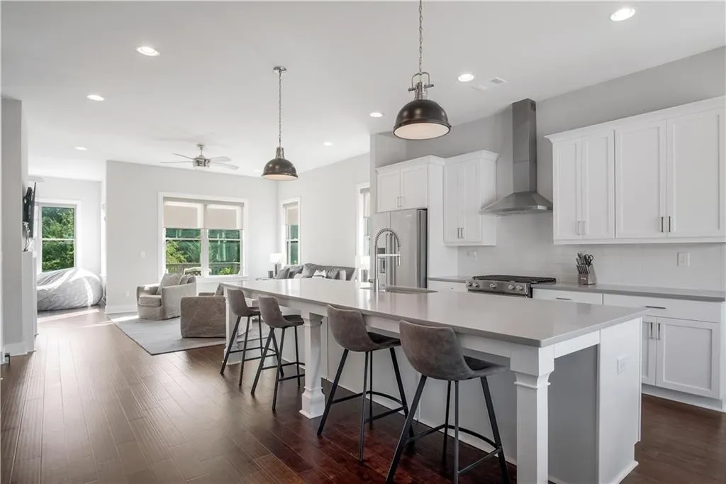 6095 Boylston Drive, Sandy Springs, Georgia 30328, 2 Bedrooms Bedrooms, ,2 BathroomsBathrooms,Residential,Sold,6095 Boylston Drive,6790041