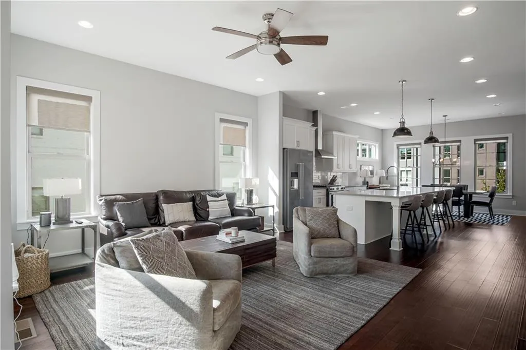 6095 Boylston Drive, Sandy Springs, Georgia 30328, 2 Bedrooms Bedrooms, ,2 BathroomsBathrooms,Residential,Sold,6095 Boylston Drive,6790041