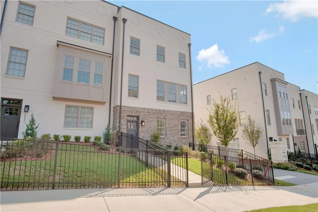 6095 Boylston Drive, Sandy Springs, Georgia 30328, 2 Bedrooms Bedrooms, ,2 BathroomsBathrooms,Residential,Sold,6095 Boylston Drive,6790041