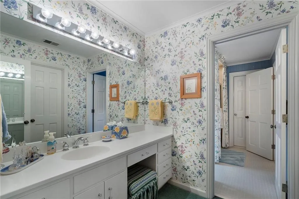 Upstairs Jack and Jill bath serving 2 of the 3 bedrooms