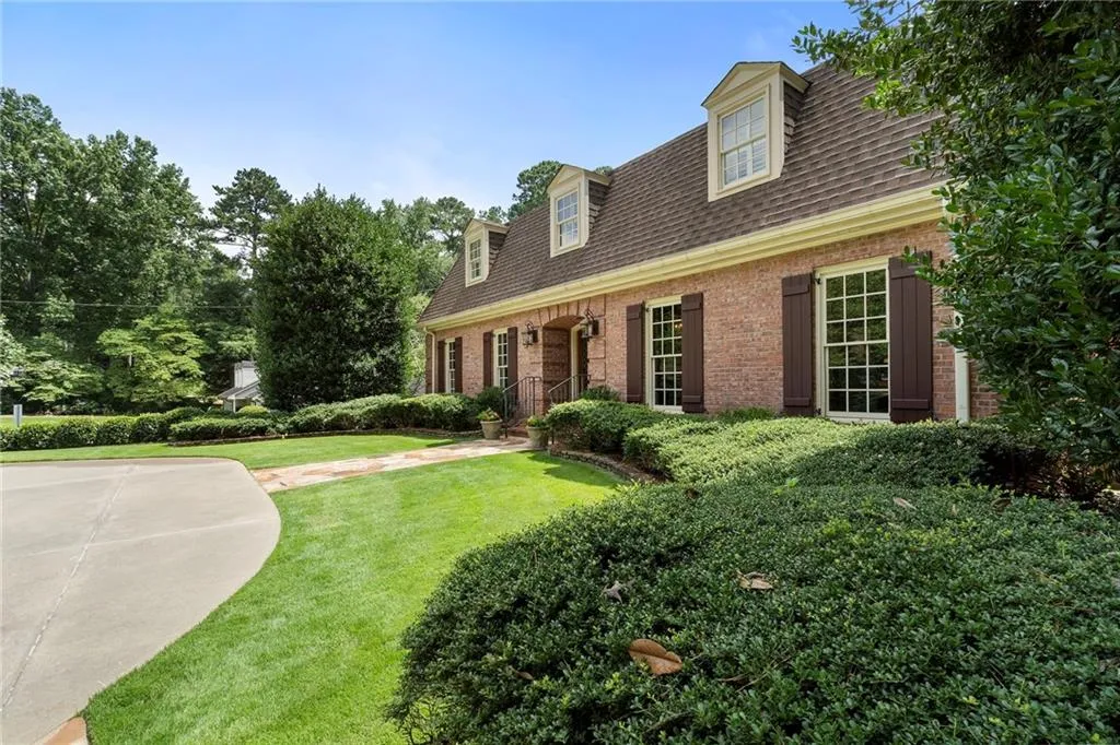 6206 Mountain Brook Way, Atlanta, Georgia 30328, 5 Bedrooms Bedrooms, ,4 BathroomsBathrooms,Residential,For Sale,6206 Mountain Brook Way,7634170