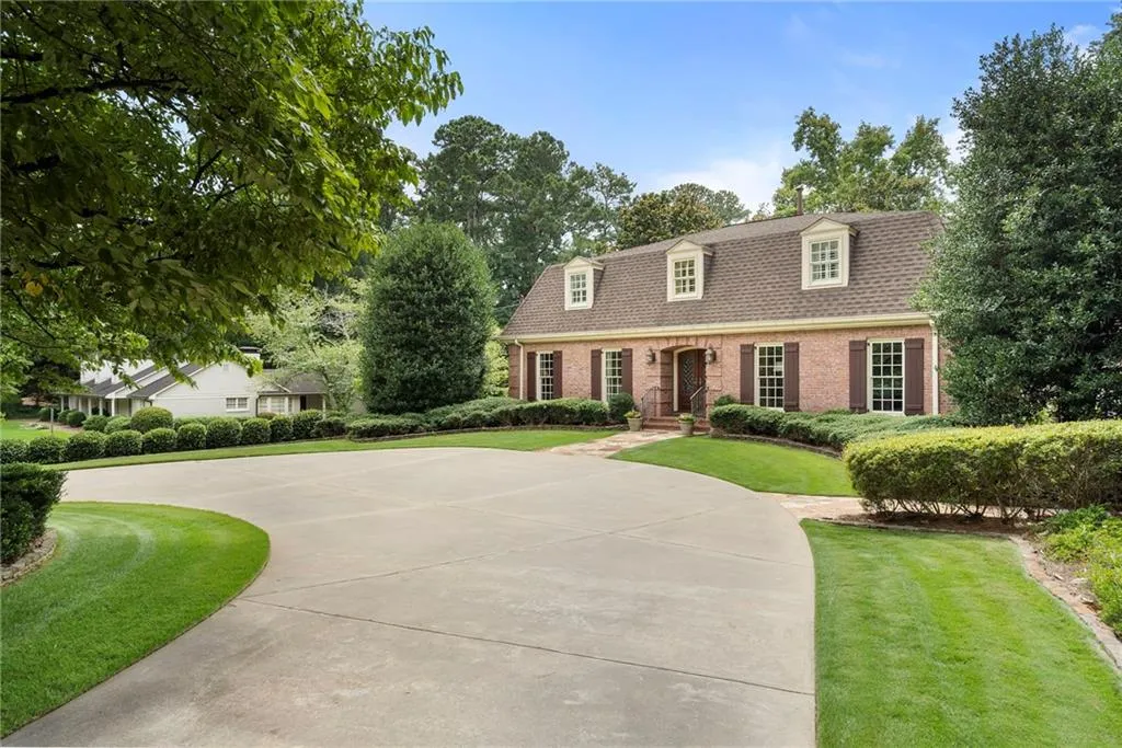 Totally flat front yard with a circular driveway that is perfect for guest parking and entertaining.