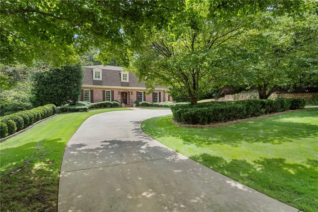 6206 Mountain Brook Way, Atlanta, Georgia 30328, 5 Bedrooms Bedrooms, ,4 BathroomsBathrooms,Residential,For Sale,6206 Mountain Brook Way,7634170