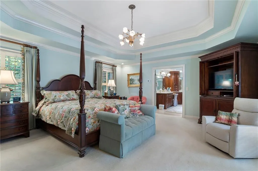 This is the large addition that was put on fairly recently.  Done with elegance and class.