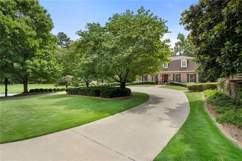 6206 Mountain Brook Way, Atlanta, Georgia 30328, 5 Bedrooms Bedrooms, ,4 BathroomsBathrooms,Residential,For Sale,6206 Mountain Brook Way,7634170