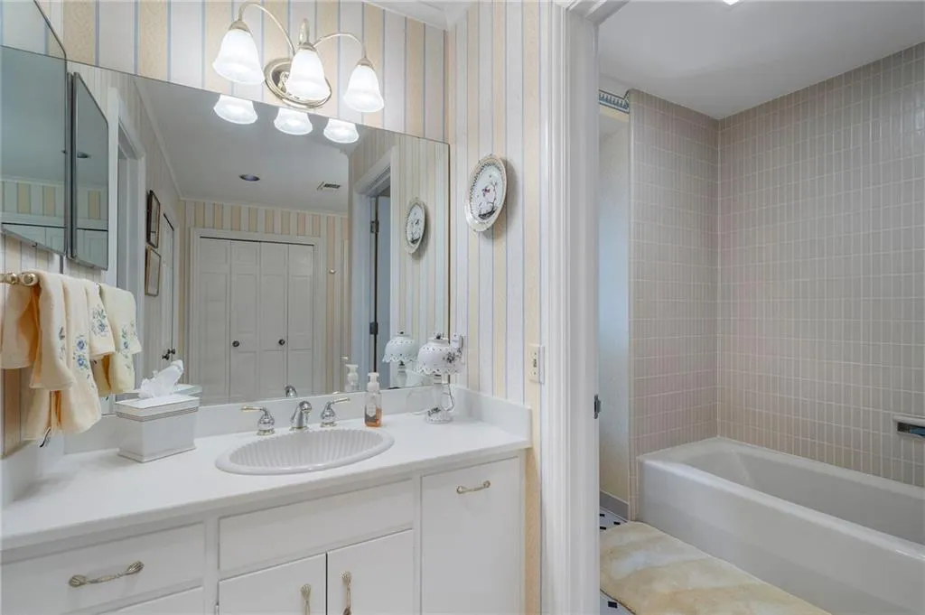 6206 Mountain Brook Way, Atlanta, Georgia 30328, 5 Bedrooms Bedrooms, ,4 BathroomsBathrooms,Residential,For Sale,6206 Mountain Brook Way,7634170
