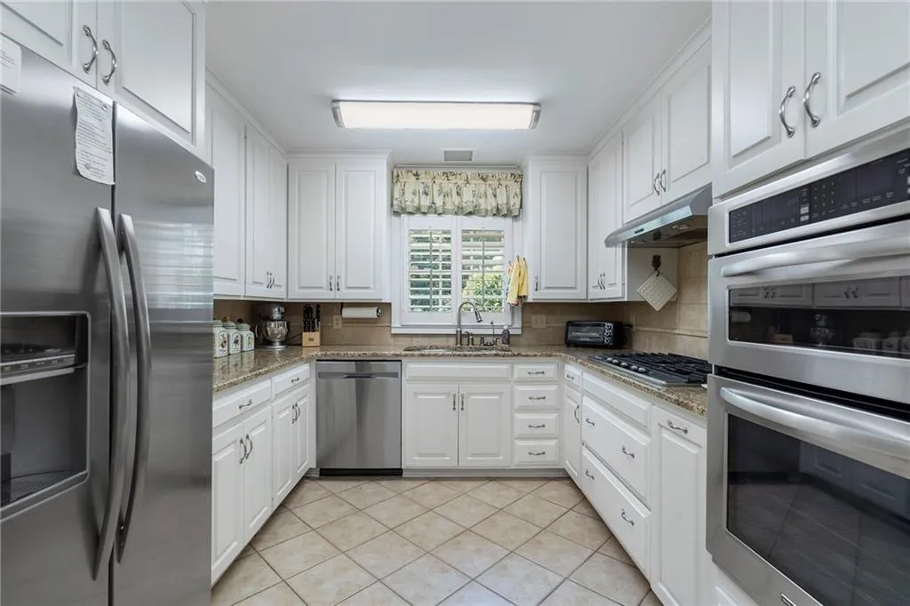 6206 Mountain Brook Way, Atlanta, Georgia 30328, 5 Bedrooms Bedrooms, ,4 BathroomsBathrooms,Residential,For Sale,6206 Mountain Brook Way,7634170