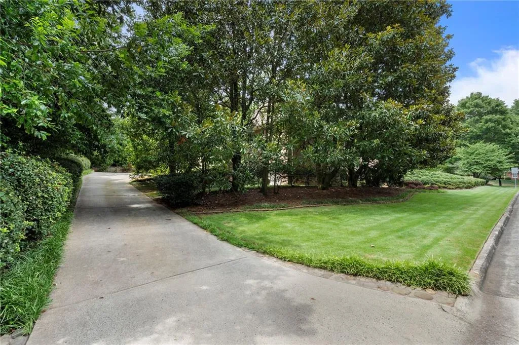 6206 Mountain Brook Way, Atlanta, Georgia 30328, 5 Bedrooms Bedrooms, ,4 BathroomsBathrooms,Residential,For Sale,6206 Mountain Brook Way,7634170