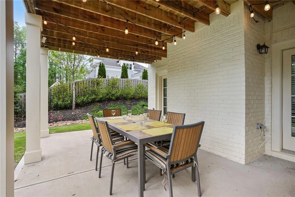 775 Sudbury Road, Sandy Springs, Georgia 30328, 4 Bedrooms Bedrooms, ,4 BathroomsBathrooms,Residential,Sold,775 Sudbury Road,7202796