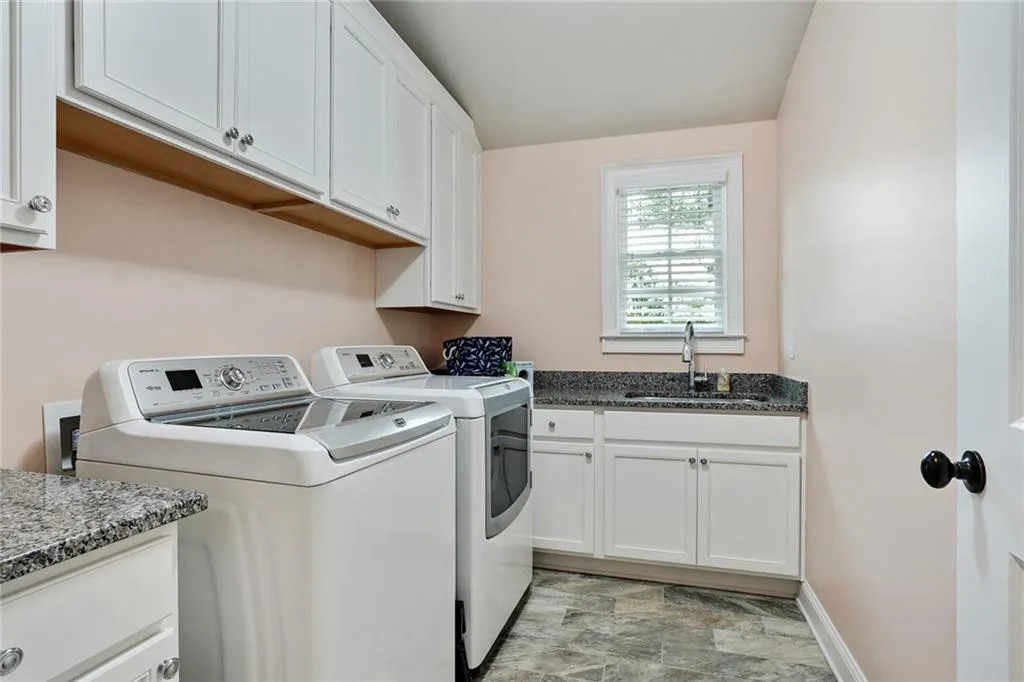 775 Sudbury Road, Sandy Springs, Georgia 30328, 4 Bedrooms Bedrooms, ,4 BathroomsBathrooms,Residential,Sold,775 Sudbury Road,7202796