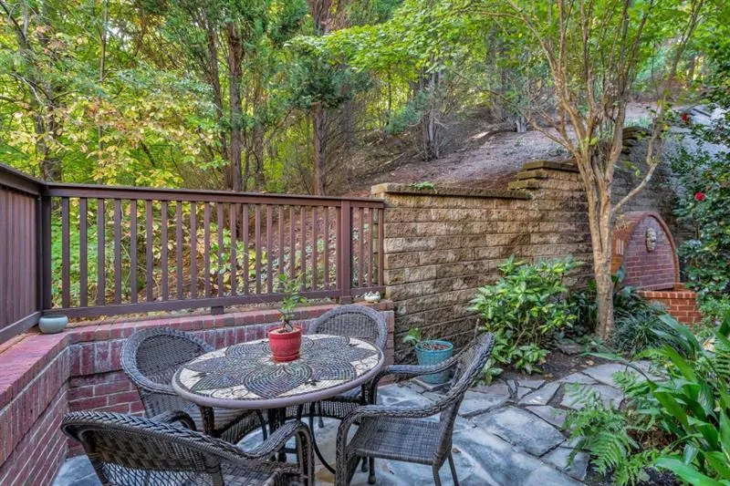 430 Brookview Circle, Sandy Springs, Georgia 30339, 4 Bedrooms Bedrooms, ,2 BathroomsBathrooms,Residential,Sold,430 Brookview Circle,6641633