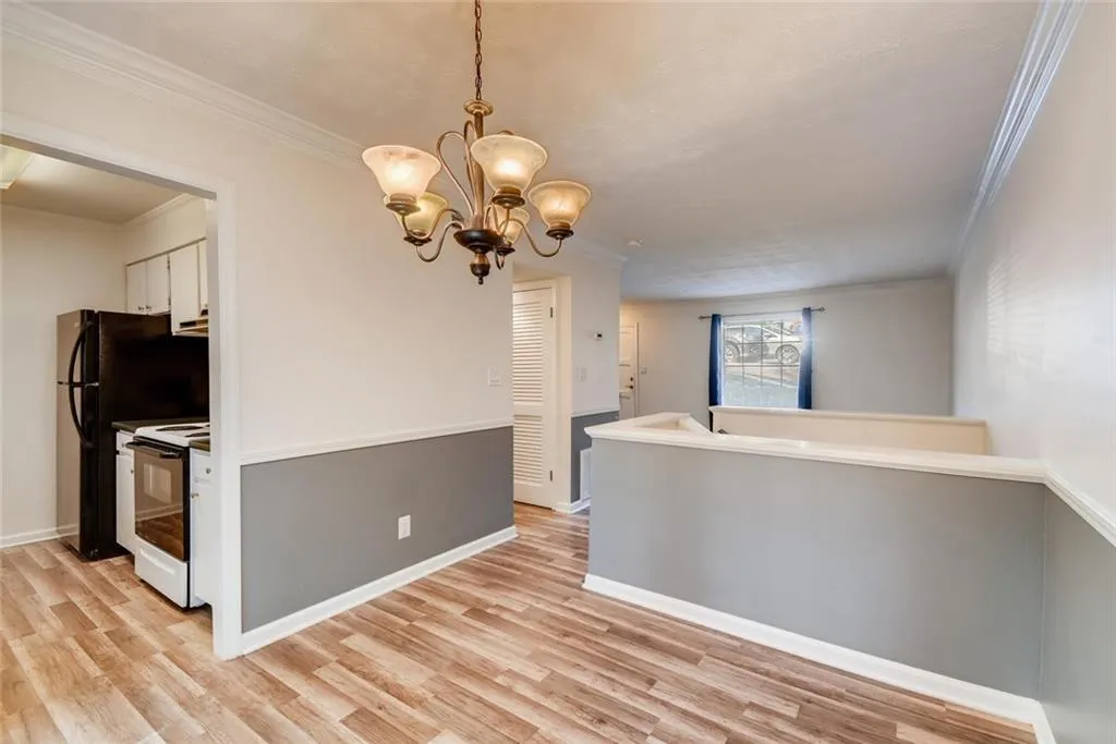 6113 Park Avenue Unit 11, Atlanta, Georgia 30342, 3 Bedrooms Bedrooms, ,2 BathroomsBathrooms,Residential,Sold,6113 Park Avenue Unit 11,6626783