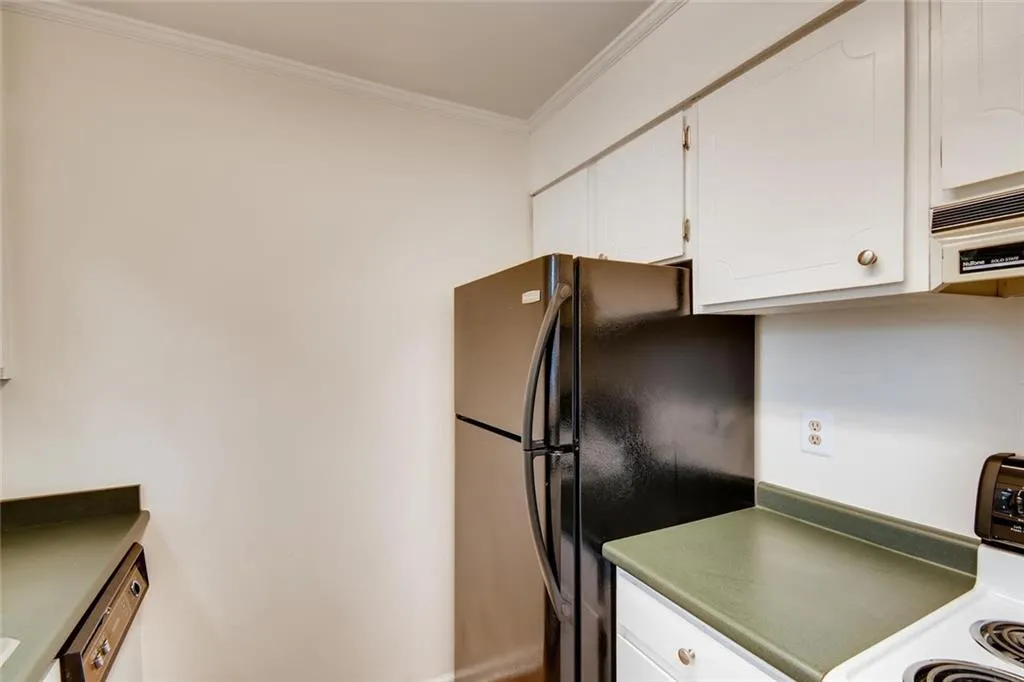 6113 Park Avenue Unit 11, Atlanta, Georgia 30342, 3 Bedrooms Bedrooms, ,2 BathroomsBathrooms,Residential,Sold,6113 Park Avenue Unit 11,6626783