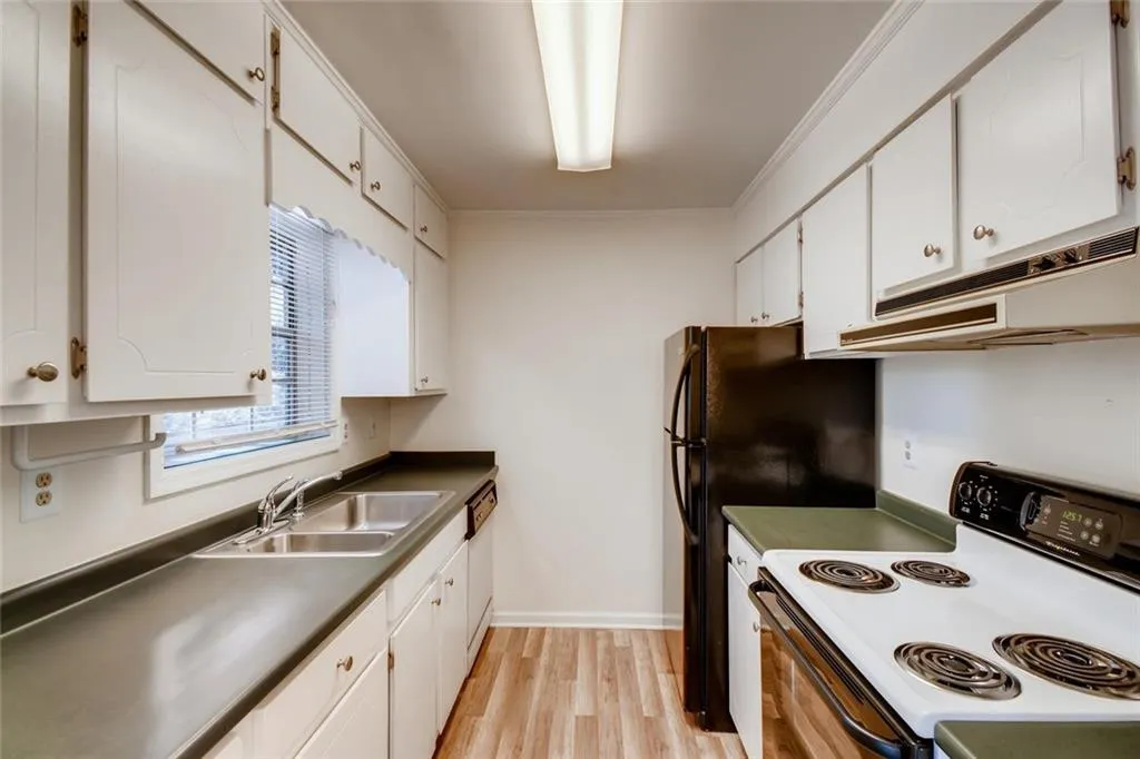6113 Park Avenue Unit 11, Atlanta, Georgia 30342, 3 Bedrooms Bedrooms, ,2 BathroomsBathrooms,Residential,Sold,6113 Park Avenue Unit 11,6626783