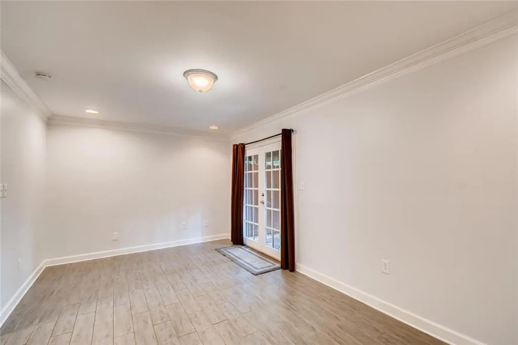 6113 Park Avenue Unit 11, Atlanta, Georgia 30342, 3 Bedrooms Bedrooms, ,2 BathroomsBathrooms,Residential,Sold,6113 Park Avenue Unit 11,6626783