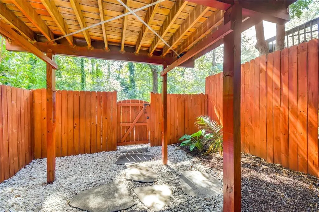 6113 Park Avenue Unit 11, Atlanta, Georgia 30342, 3 Bedrooms Bedrooms, ,2 BathroomsBathrooms,Residential,Sold,6113 Park Avenue Unit 11,6626783