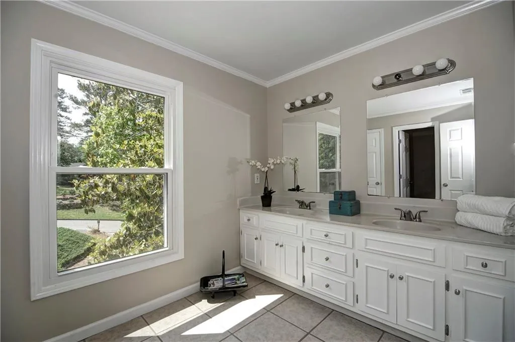 345 Crosstree Lane, Sandy Springs, Georgia 30328, 5 Bedrooms Bedrooms, ,3 BathroomsBathrooms,Residential,Sold,345 Crosstree Lane,5689371