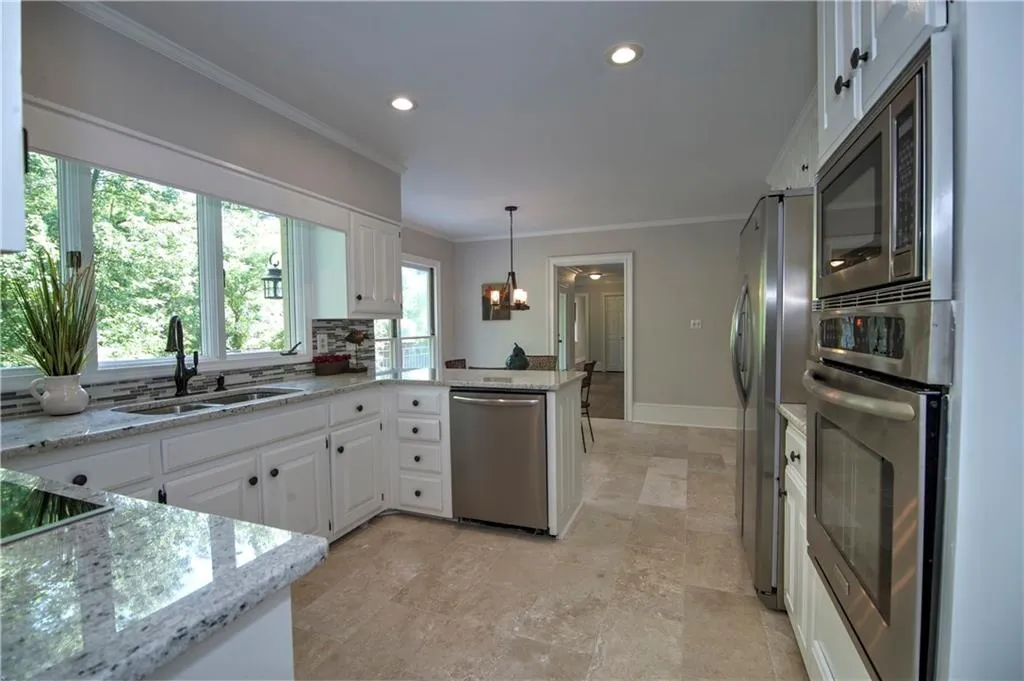 345 Crosstree Lane, Sandy Springs, Georgia 30328, 5 Bedrooms Bedrooms, ,3 BathroomsBathrooms,Residential,Sold,345 Crosstree Lane,5689371