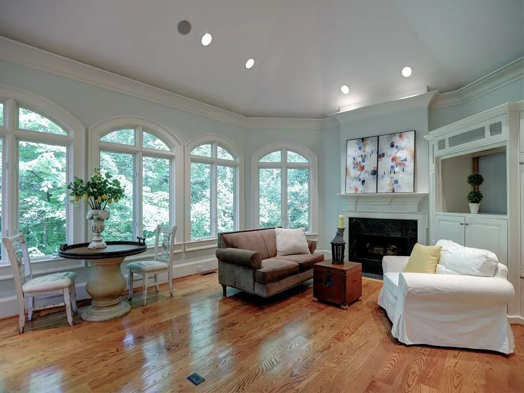 8305 Grogans Ferry Road, Sandy Springs, Georgia 30350, 4 Bedrooms Bedrooms, ,5 BathroomsBathrooms,Residential,Sold,8305 Grogans Ferry Road,6020481