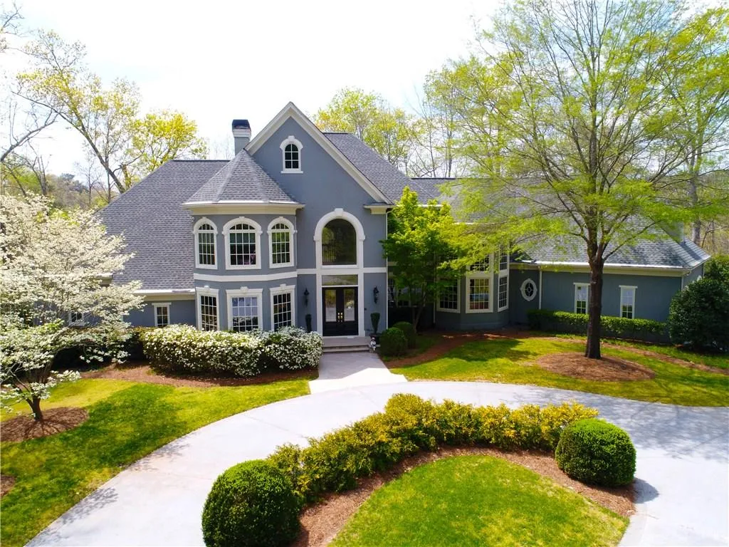 8305 Grogans Ferry Road, Sandy Springs, Georgia 30350, 4 Bedrooms Bedrooms, ,5 BathroomsBathrooms,Residential,Sold,8305 Grogans Ferry Road,6020481