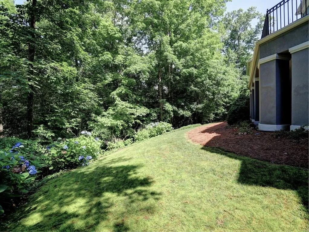 8305 Grogans Ferry Road, Sandy Springs, Georgia 30350, 4 Bedrooms Bedrooms, ,5 BathroomsBathrooms,Residential,Sold,8305 Grogans Ferry Road,6020481