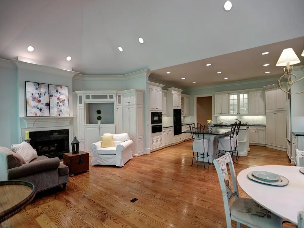 8305 Grogans Ferry Road, Sandy Springs, Georgia 30350, 4 Bedrooms Bedrooms, ,5 BathroomsBathrooms,Residential,Sold,8305 Grogans Ferry Road,6020481