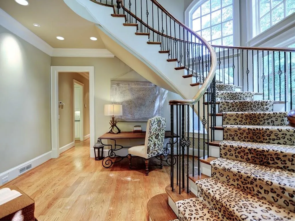 8305 Grogans Ferry Road, Sandy Springs, Georgia 30350, 4 Bedrooms Bedrooms, ,5 BathroomsBathrooms,Residential,Sold,8305 Grogans Ferry Road,6020481