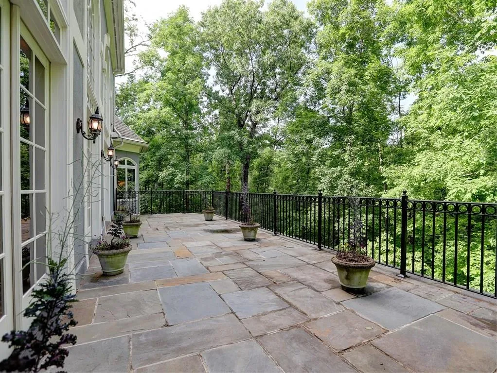 8305 Grogans Ferry Road, Sandy Springs, Georgia 30350, 4 Bedrooms Bedrooms, ,5 BathroomsBathrooms,Residential,Sold,8305 Grogans Ferry Road,6020481