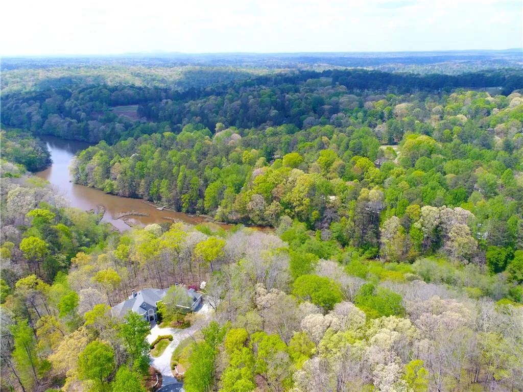 8305 Grogans Ferry Road, Sandy Springs, Georgia 30350, 4 Bedrooms Bedrooms, ,5 BathroomsBathrooms,Residential,Sold,8305 Grogans Ferry Road,6020481
