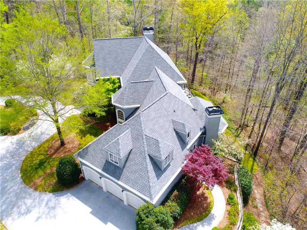 8305 Grogans Ferry Road, Sandy Springs, Georgia 30350, 4 Bedrooms Bedrooms, ,5 BathroomsBathrooms,Residential,Sold,8305 Grogans Ferry Road,6020481