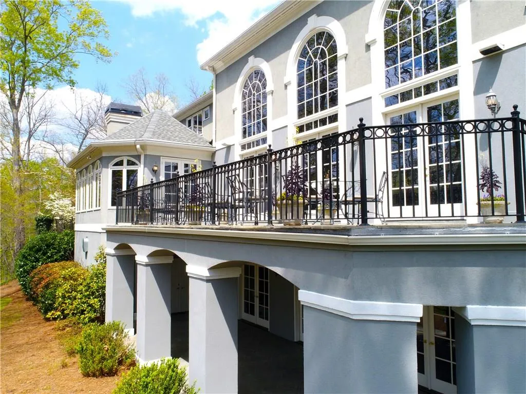 8305 Grogans Ferry Road, Sandy Springs, Georgia 30350, 4 Bedrooms Bedrooms, ,5 BathroomsBathrooms,Residential,Sold,8305 Grogans Ferry Road,6020481