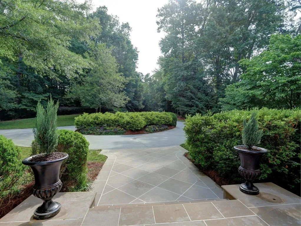 8305 Grogans Ferry Road, Sandy Springs, Georgia 30350, 4 Bedrooms Bedrooms, ,5 BathroomsBathrooms,Residential,Sold,8305 Grogans Ferry Road,6020481
