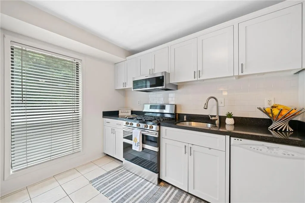 1706 Woodcliff Drive, Atlanta, Georgia 30350, 2 Bedrooms Bedrooms, ,2 BathroomsBathrooms,Residential,Sold,1706 Woodcliff Drive,7428685