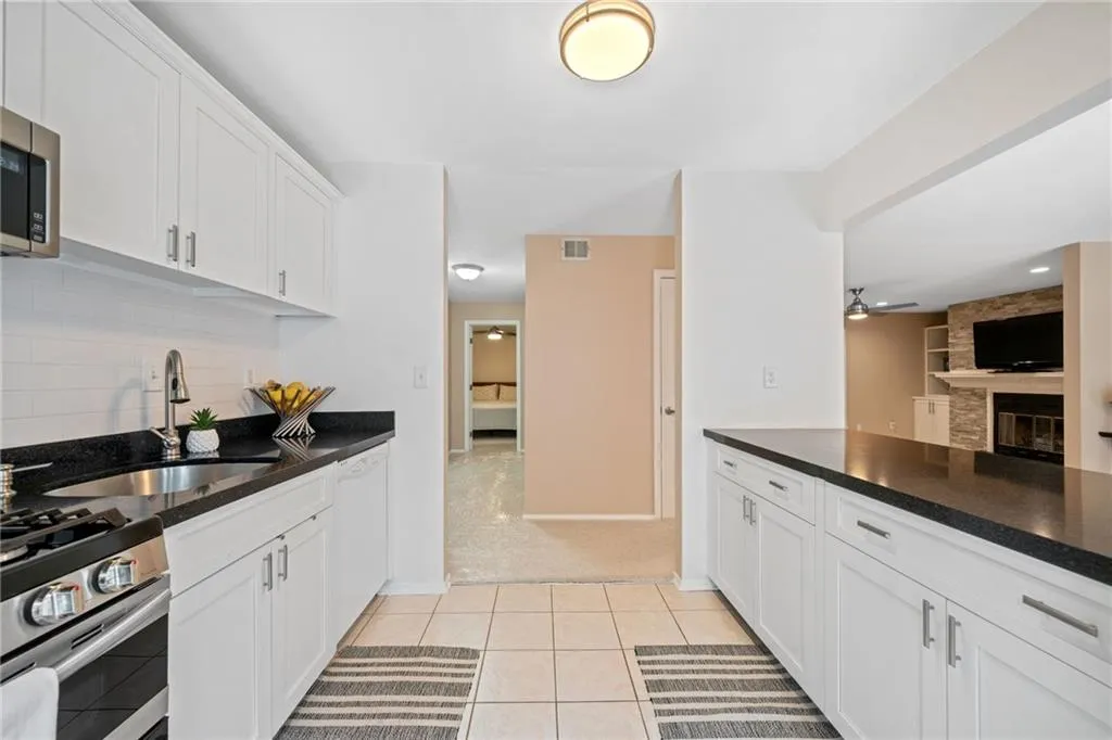 1706 Woodcliff Drive, Atlanta, Georgia 30350, 2 Bedrooms Bedrooms, ,2 BathroomsBathrooms,Residential,Sold,1706 Woodcliff Drive,7428685