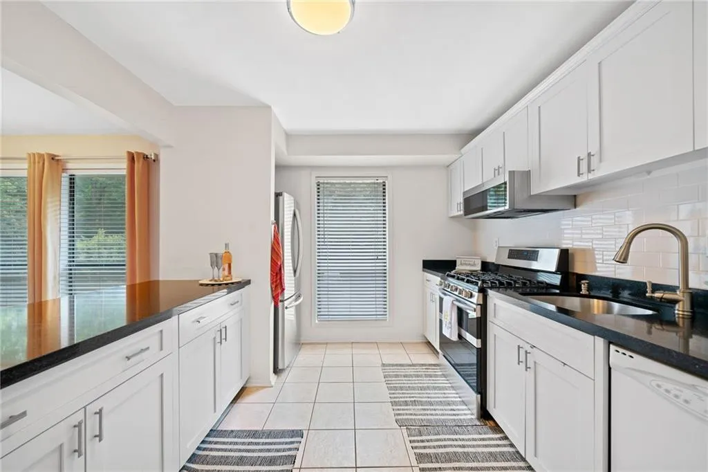 1706 Woodcliff Drive, Atlanta, Georgia 30350, 2 Bedrooms Bedrooms, ,2 BathroomsBathrooms,Residential,Sold,1706 Woodcliff Drive,7428685
