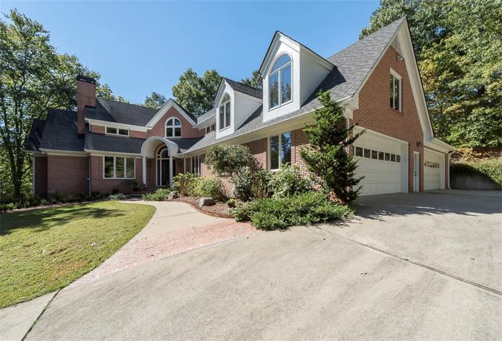 4910 Spruce Bluff Drive, Sandy Springs, Georgia 30350, 6 Bedrooms Bedrooms, ,5 BathroomsBathrooms,Residential,Sold,4910 Spruce Bluff Drive,5751890