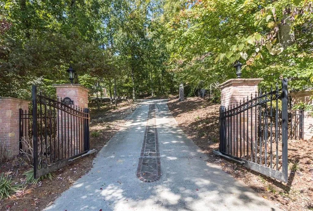 4910 Spruce Bluff Drive, Sandy Springs, Georgia 30350, 6 Bedrooms Bedrooms, ,5 BathroomsBathrooms,Residential,Sold,4910 Spruce Bluff Drive,5751890