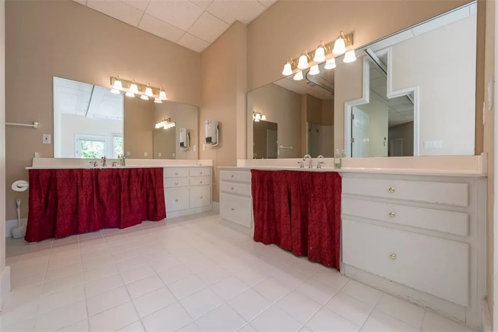 4910 Spruce Bluff Drive, Sandy Springs, Georgia 30350, 6 Bedrooms Bedrooms, ,5 BathroomsBathrooms,Residential,Sold,4910 Spruce Bluff Drive,5751890