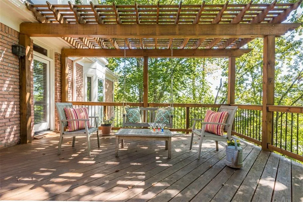 4910 Spruce Bluff Drive, Sandy Springs, Georgia 30350, 6 Bedrooms Bedrooms, ,5 BathroomsBathrooms,Residential,Sold,4910 Spruce Bluff Drive,5751890
