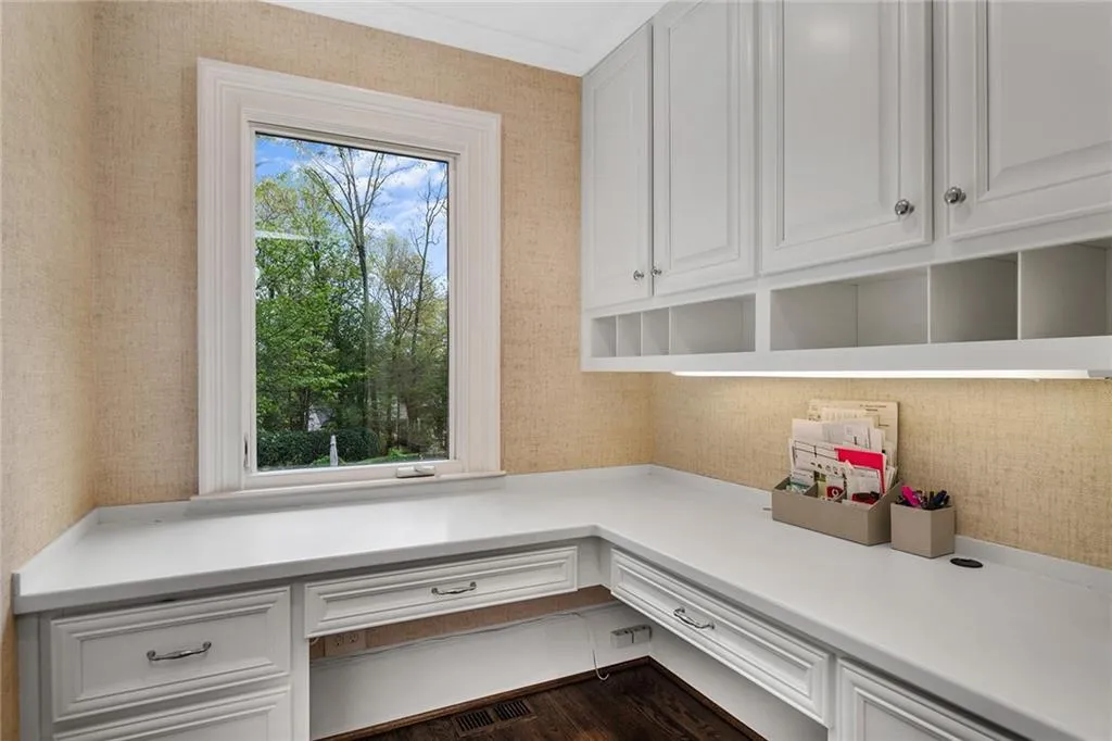 5660 Glen Errol Road, Atlanta, Georgia 30327, 4 Bedrooms Bedrooms, ,5 BathroomsBathrooms,Residential,Sold,5660 Glen Errol Road,7201382