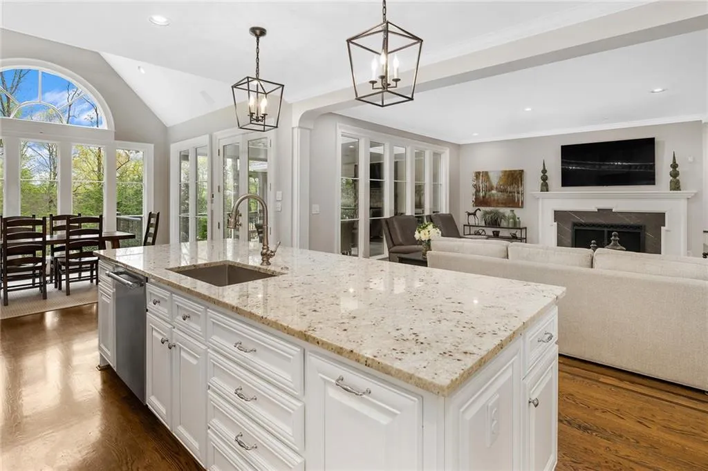 5660 Glen Errol Road, Atlanta, Georgia 30327, 4 Bedrooms Bedrooms, ,5 BathroomsBathrooms,Residential,Sold,5660 Glen Errol Road,7201382