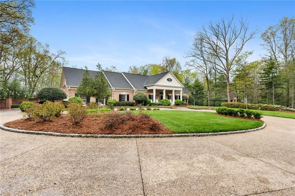 5660 Glen Errol Road, Atlanta, Georgia 30327, 4 Bedrooms Bedrooms, ,5 BathroomsBathrooms,Residential,Sold,5660 Glen Errol Road,7201382