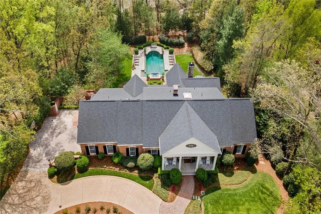 5660 Glen Errol Road, Atlanta, Georgia 30327, 4 Bedrooms Bedrooms, ,5 BathroomsBathrooms,Residential,Sold,5660 Glen Errol Road,7201382