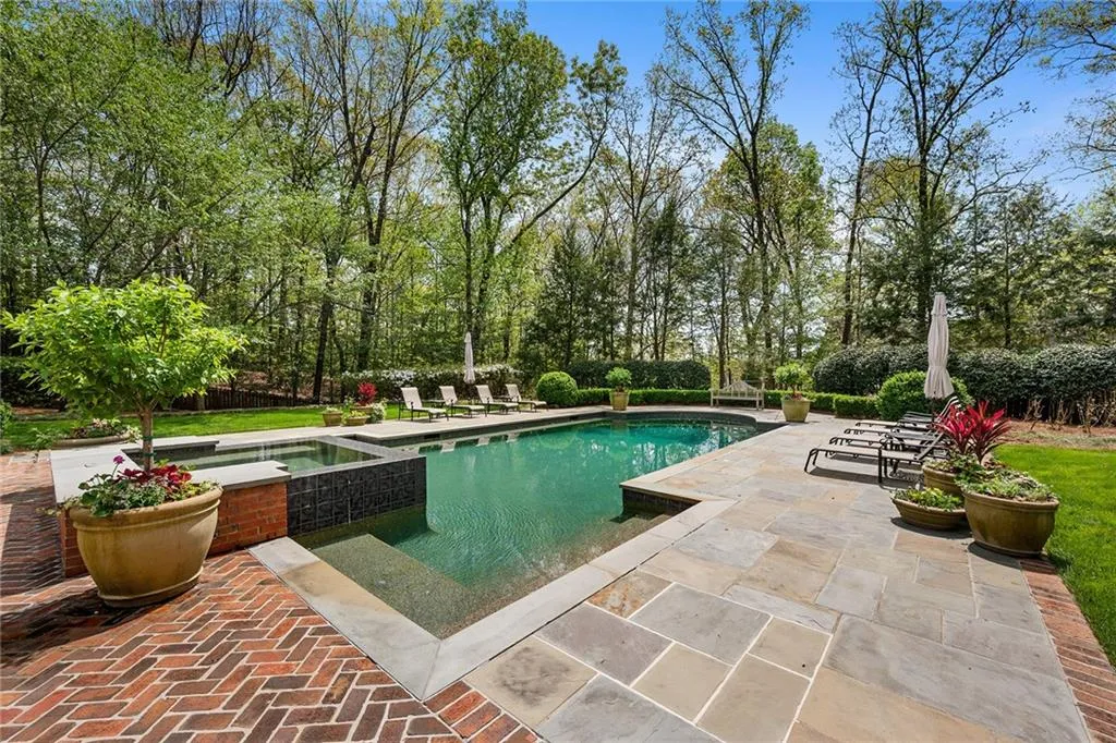 5660 Glen Errol Road, Atlanta, Georgia 30327, 4 Bedrooms Bedrooms, ,5 BathroomsBathrooms,Residential,Sold,5660 Glen Errol Road,7201382