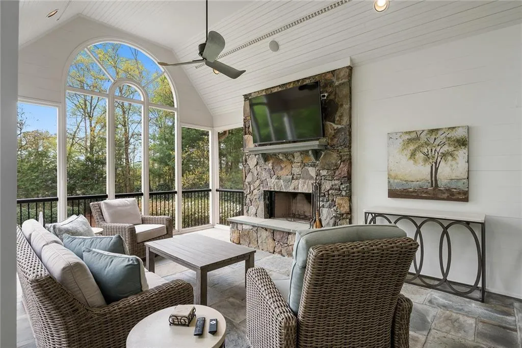 5660 Glen Errol Road, Atlanta, Georgia 30327, 4 Bedrooms Bedrooms, ,5 BathroomsBathrooms,Residential,Sold,5660 Glen Errol Road,7201382